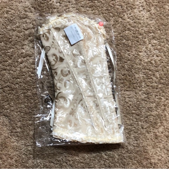 Ivory corset - Picture 2 of 3